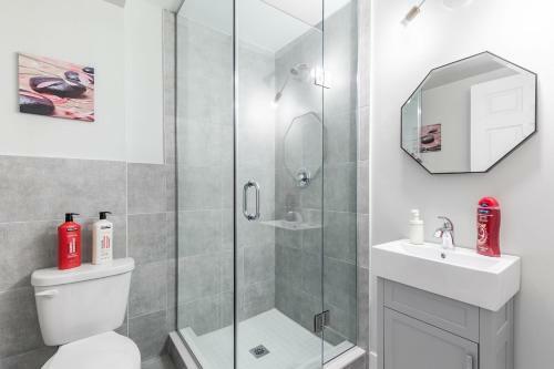 1br - Boutique Apartment With Netflix- Prime Location