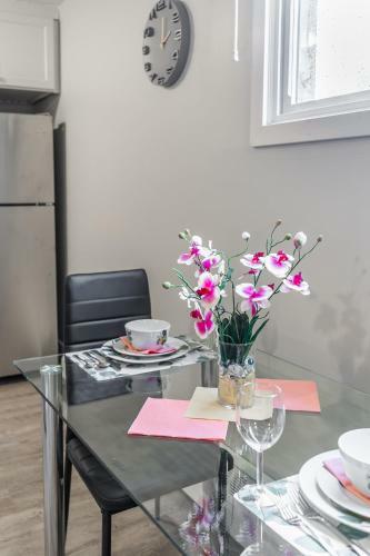 1br - Boutique Apartment With Netflix- Prime Location