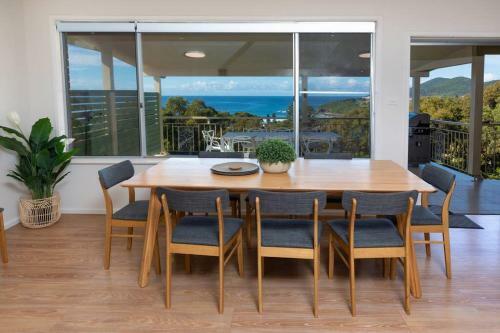Blissful Retreat With Panoramic Views Of One Mile