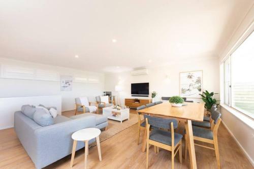 Blissful Retreat With Panoramic Views Of One Mile
