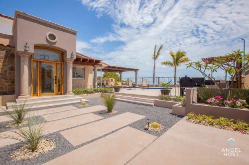 Private Beach And Oceanfront Resort Style Pool Home