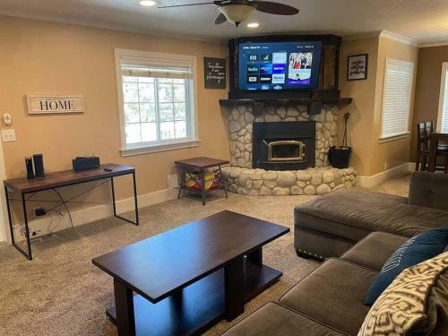 Fox Farm Villa In Highly Desired Location 3 Bedrooms 2 Bath + Back Yard