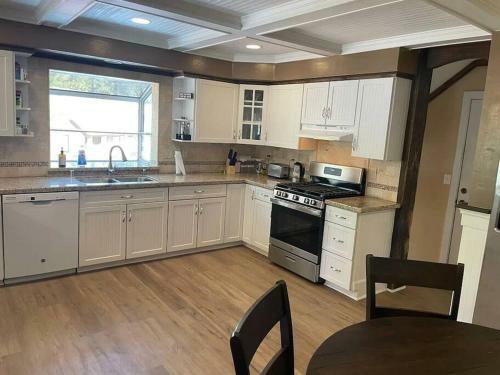 Fox Farm Villa In Highly Desired Location 3 Bedrooms 2 Bath + Back Yard