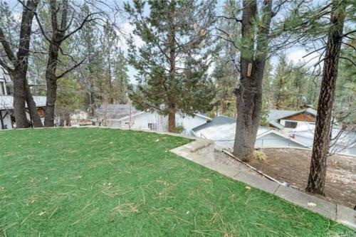 Fox Farm Villa In Highly Desired Location 3 Bedrooms 2 Bath + Back Yard
