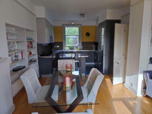 Apartamento Bath City Centre 3 Floor Maisonette Sleeps 12
