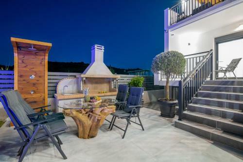 Eagle's Nest - Adjoining Villas!