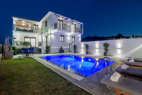Eagle's Nest - Adjoining Villas!