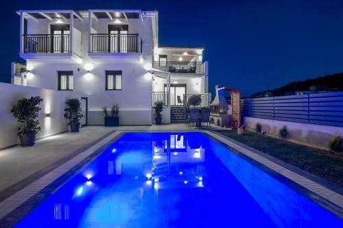 Eagle's Nest - Adjoining Villas!