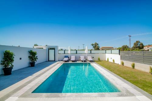 Eagle's Nest - Adjoining Villas!
