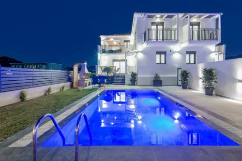 Eagle's Nest - Adjoining Villas!