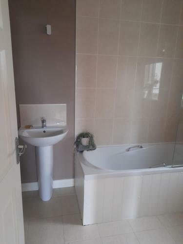 112 Roseberry Hill