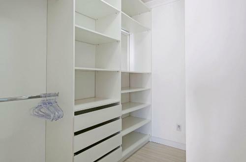 3 Quartos Em Canela - Decorado E Equipado Em Bairro Tranquilo