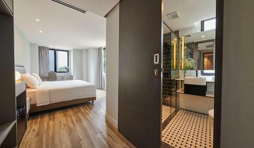 J-hotel By Dorsett