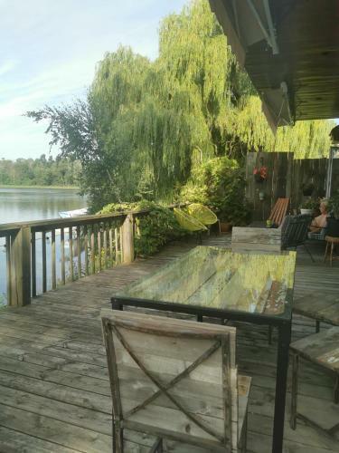 Chalet Chaleureux Sur Le Bord de Leau Naviguable