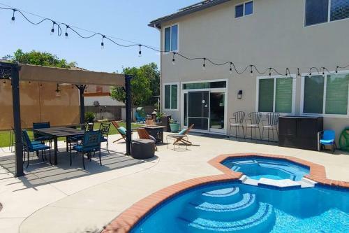 Spacious Family Resort 4 Bed/3 Bath-pool- Pets Ok