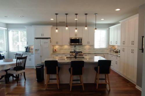 Spacious Family Resort 4 Bed/3 Bath-pool- Pets Ok
