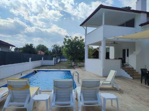 Villa Serenity With Private Pool And Large Garden.