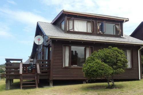Pa Sands Beach House Close To Kowie 8 Sleeper Pool