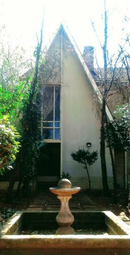 Hostal The Ambassador Suites