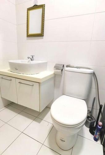 Apartamento B1606 Platino Paradigmmall Netflix Poolviewstay