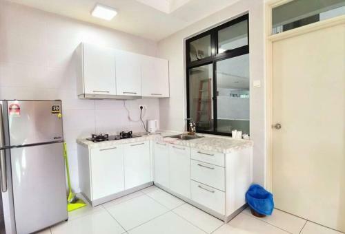 Apartamento B1606 Platino Paradigmmall Netflix Poolviewstay
