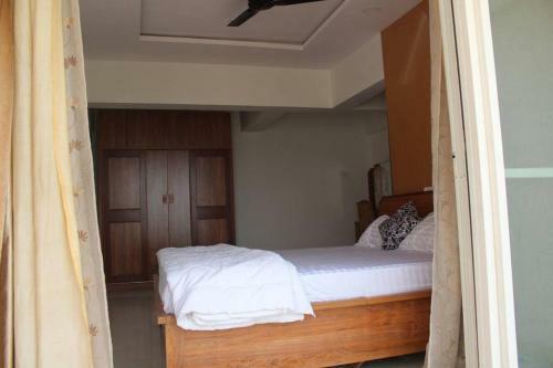 16th Floor 3bhk Fully Furnished Service Apartment