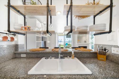 Golden Poppy Beach Cottage