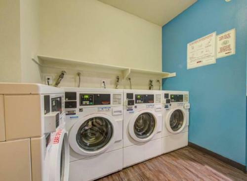 Apartamento New 2bd/2br Condominium In Weho! 2 Parking/pool