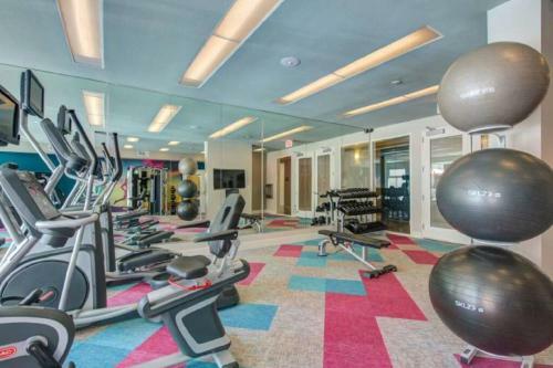 Apartamento New 2bd/2br Condominium In Weho! 2 Parking/pool