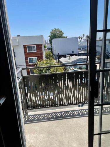Apartamento New 2bd/2br Condominium In Weho! 2 Parking/pool