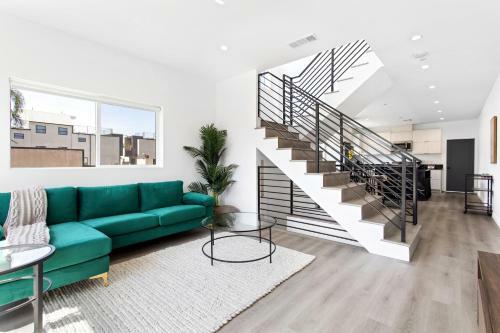 Luxury Hollywood 5 Bed Townhouse
