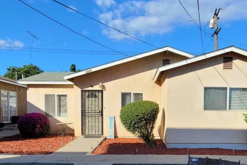 3 Queen Bed Home With Grill And Fire Table