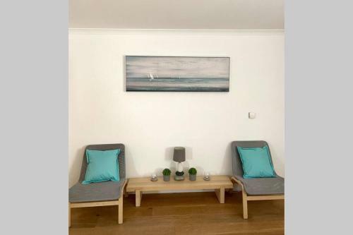 Luna Beach - Luxury Carbis Bay Apartment + Parking