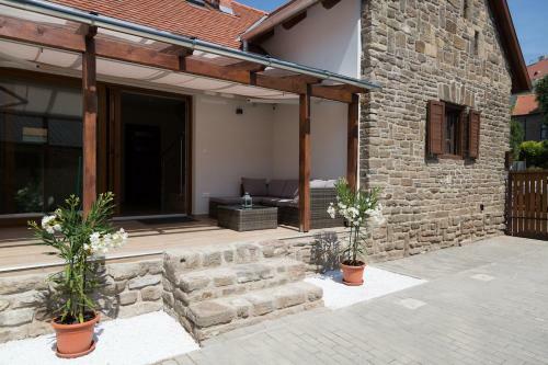 Piros Vend�gh�z