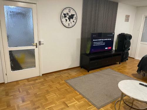 Entire Apartment With 2 Beds-sofa Bed-tv Lounge-balcony