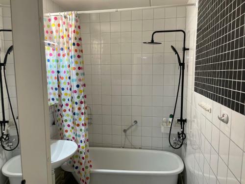 Entire Apartment With 2 Beds-sofa Bed-tv Lounge-balcony