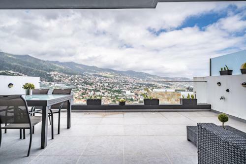 Moradia T3 Geminada Em Santo Ant�nio, Funchal