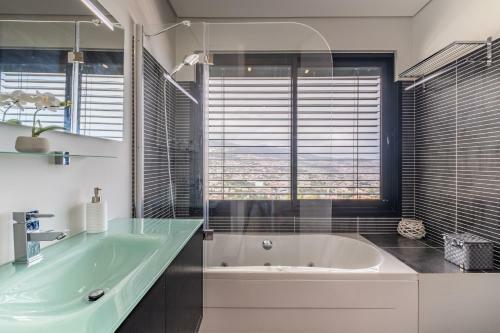 Moradia T3 Geminada Em Santo Ant�nio, Funchal