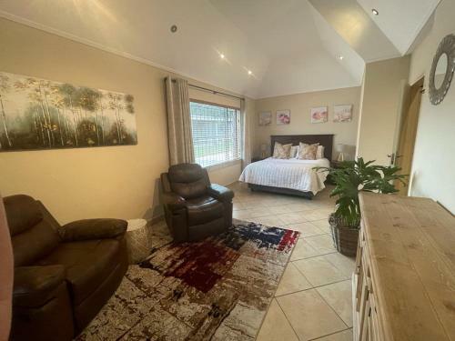 Lodge 150 Jacaranda Guesthouse