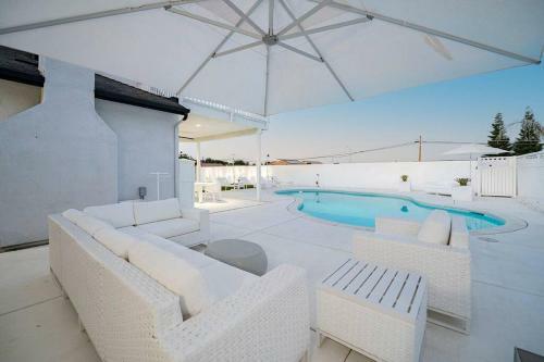 Santorini Inspired Brisbar Villa