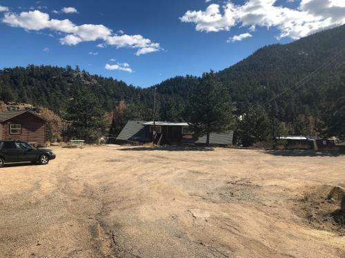 Estes Park Adventure Hostel