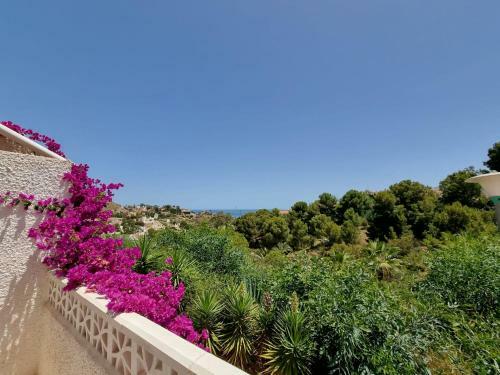 Seaside 2 Bedroom Home With Pool
