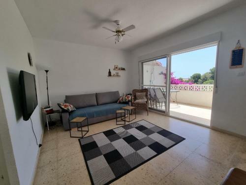 Seaside 2 Bedroom Home With Pool