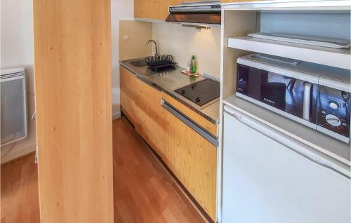 Beautiful Apartment In Benodet With 1 Bedrooms