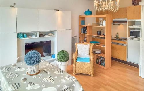 Beautiful Apartment In Benodet With 1 Bedrooms