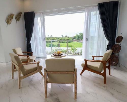 Green View Villa, Stunning New Luxury Beachside Villa With Pool.