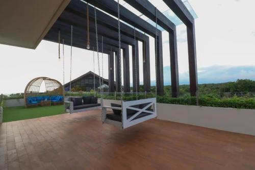 Green View Villa, Stunning New Luxury Beachside Villa With Pool.