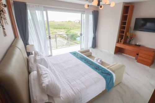 Green View Villa, Stunning New Luxury Beachside Villa With Pool.
