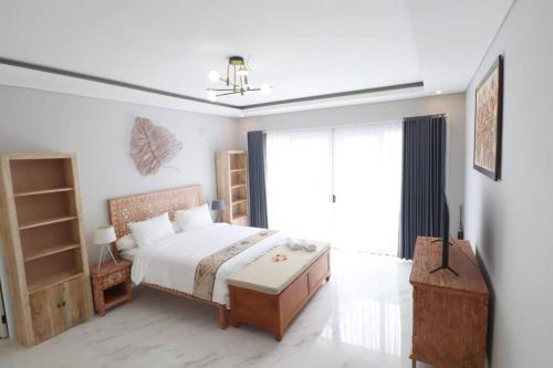 Green View Villa, Stunning New Luxury Beachside Villa With Pool.