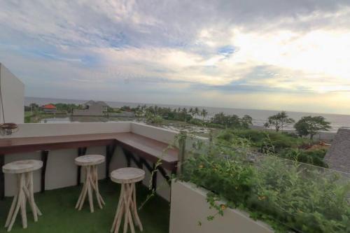 Green View Villa, Stunning New Luxury Beachside Villa With Pool.